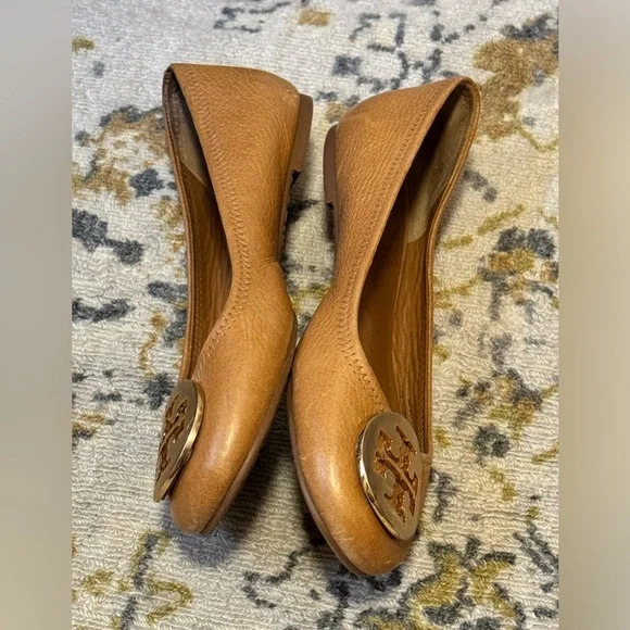 Tory Burch Reva Brown Tumbled Leather Gold Logo Ballet Style Flat Shoes | Sz 7 - Picture 4 of 7